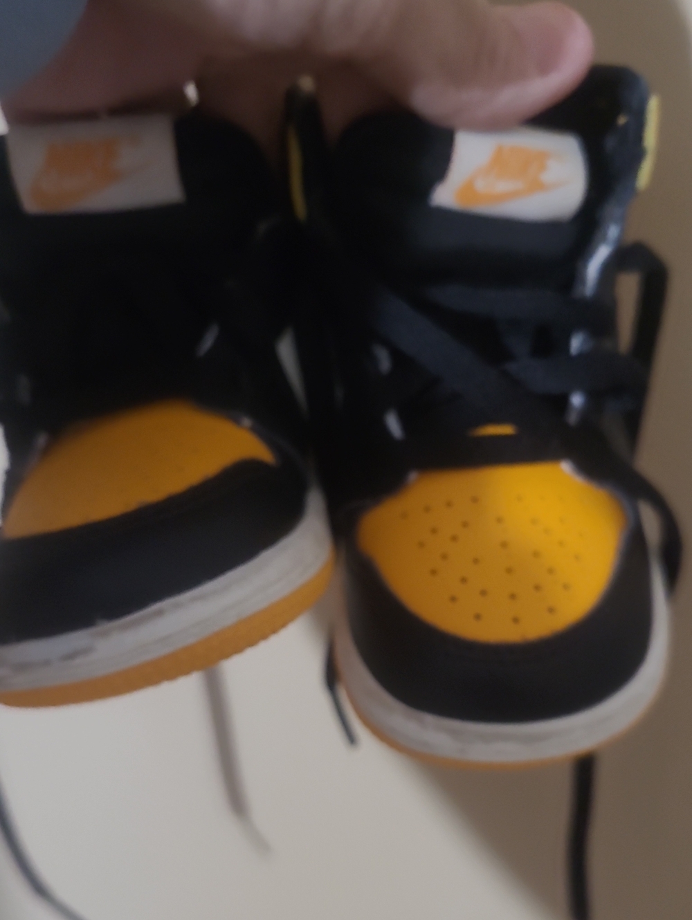 Nike Kids Black and Yellow Low-Top Sneakers